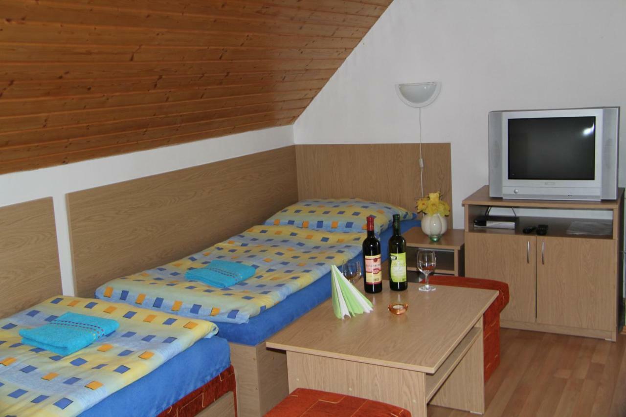 Penzion Brejk Liptovske Sliace Bagian luar foto